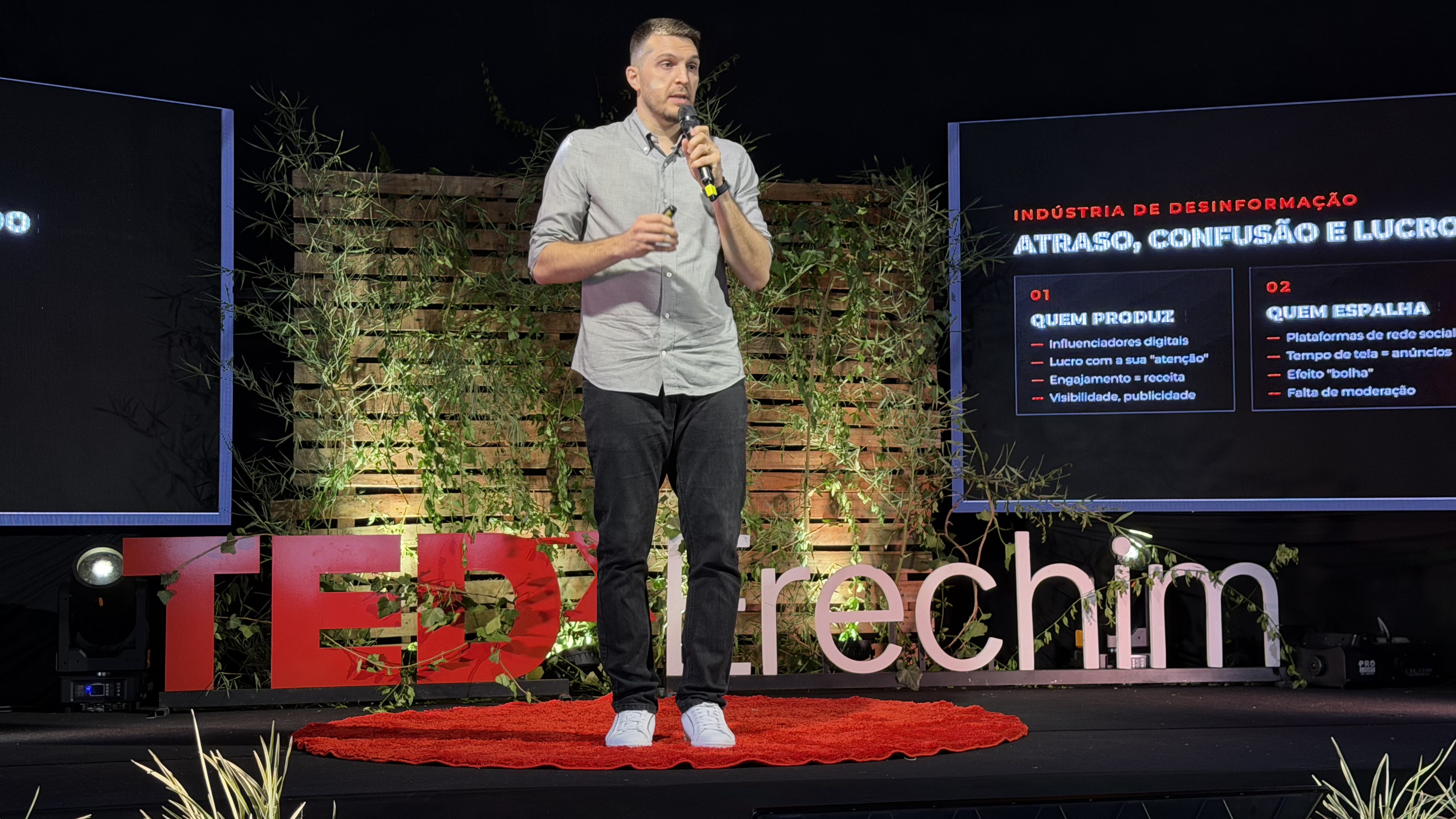 photo of Marcos presenting at WEF or COP30
